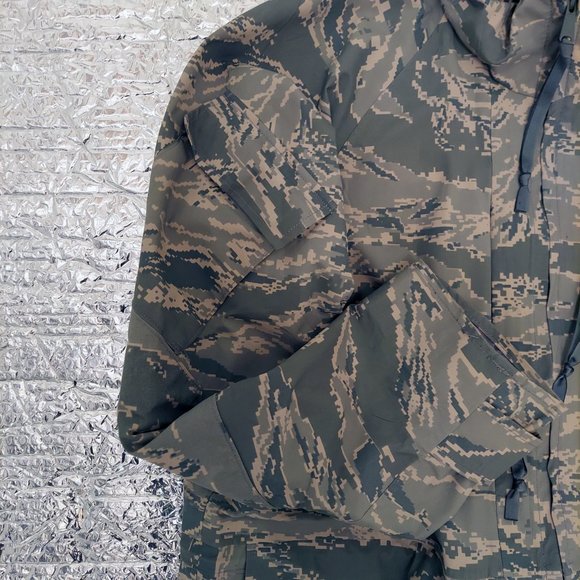 See video NUC USAF Tiger Stripe Parka/Shell Sz Large 8415-01-547-3536 - Picture 5 of 11